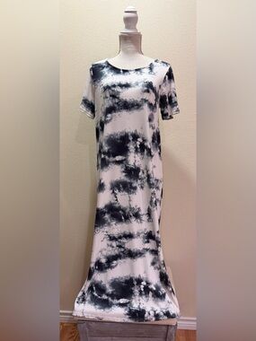 NWT FIRST LOVE Tie-Dye Short Sleeve Maxi Dress - Black and White